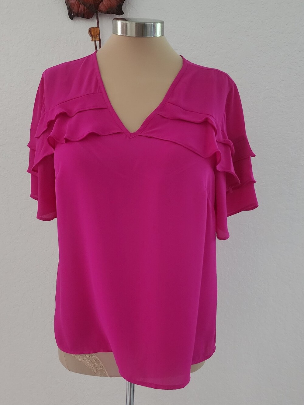 IVANKA TRUMP | Women's Ruffle Sleeve V-Neck Top - Fuchsia